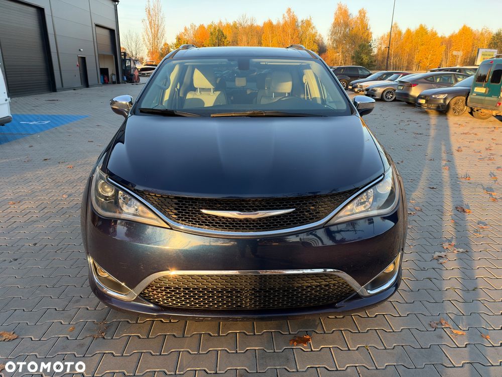 Chrysler Pacifica - 3