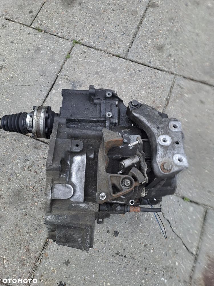 Volkswagen Passat B6 2.0 TDi 140KM skrzynia 6-biegowa kod HDV - 2