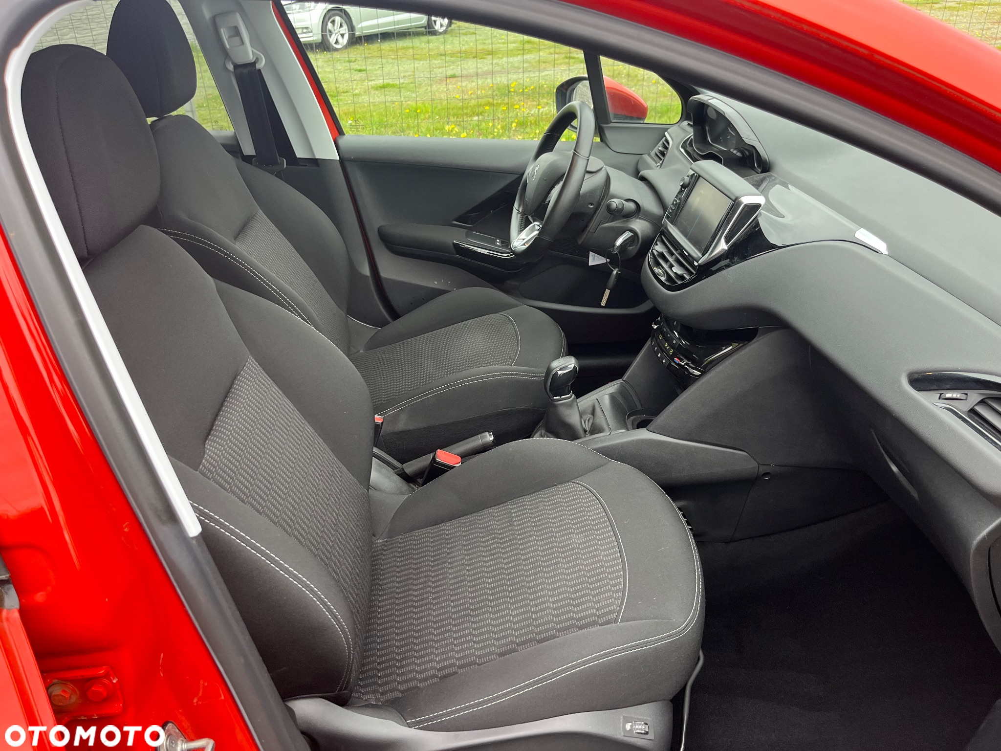 Peugeot 208 1.6 BlueHDi Allure S&S - 12