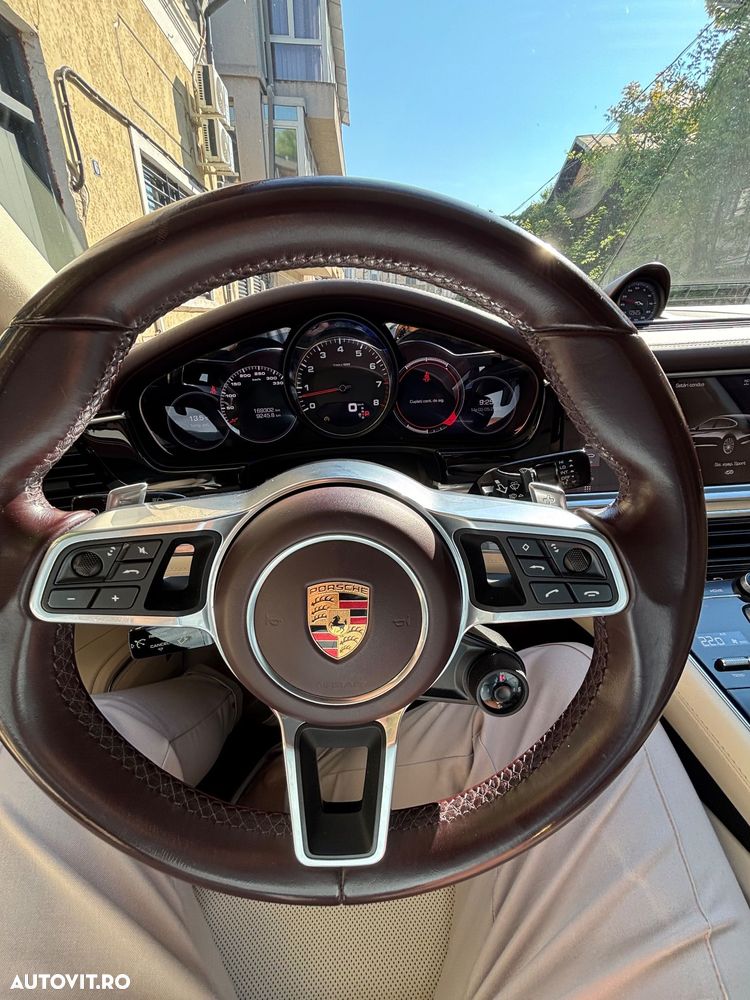 Porsche Panamera 4S - 9