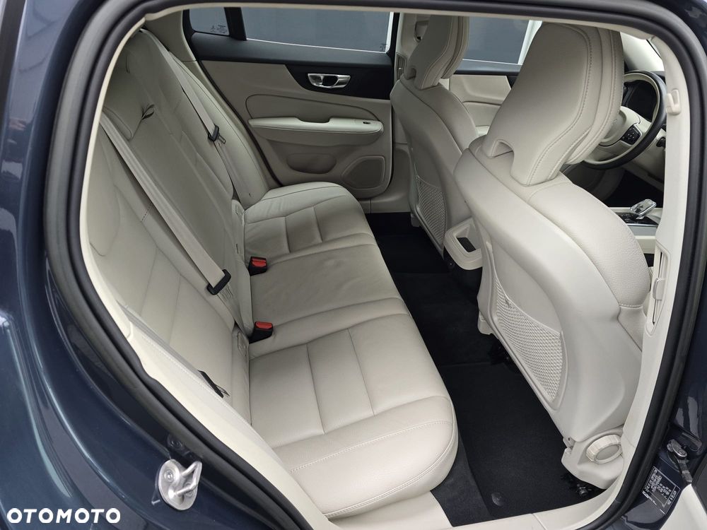 Volvo V60 T4 Geartronic R-Design - 19