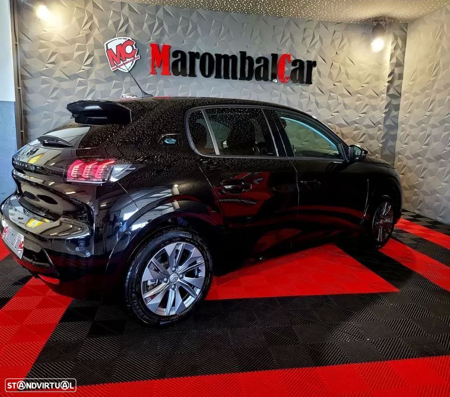 Peugeot e-208 Allure - 10