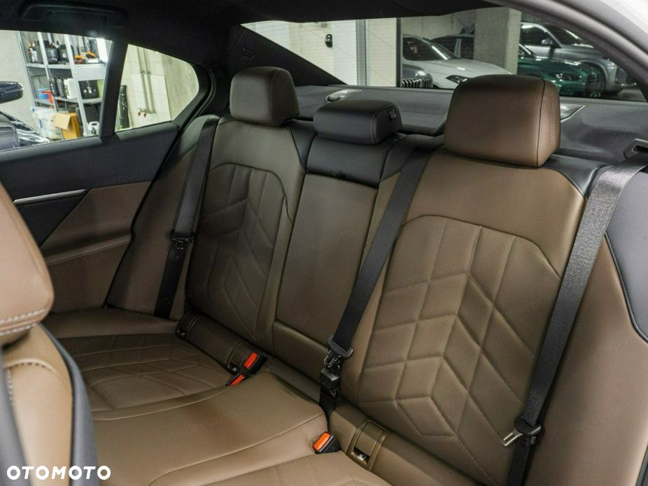 BMW Seria 5 520i mHEV M Sport - 16