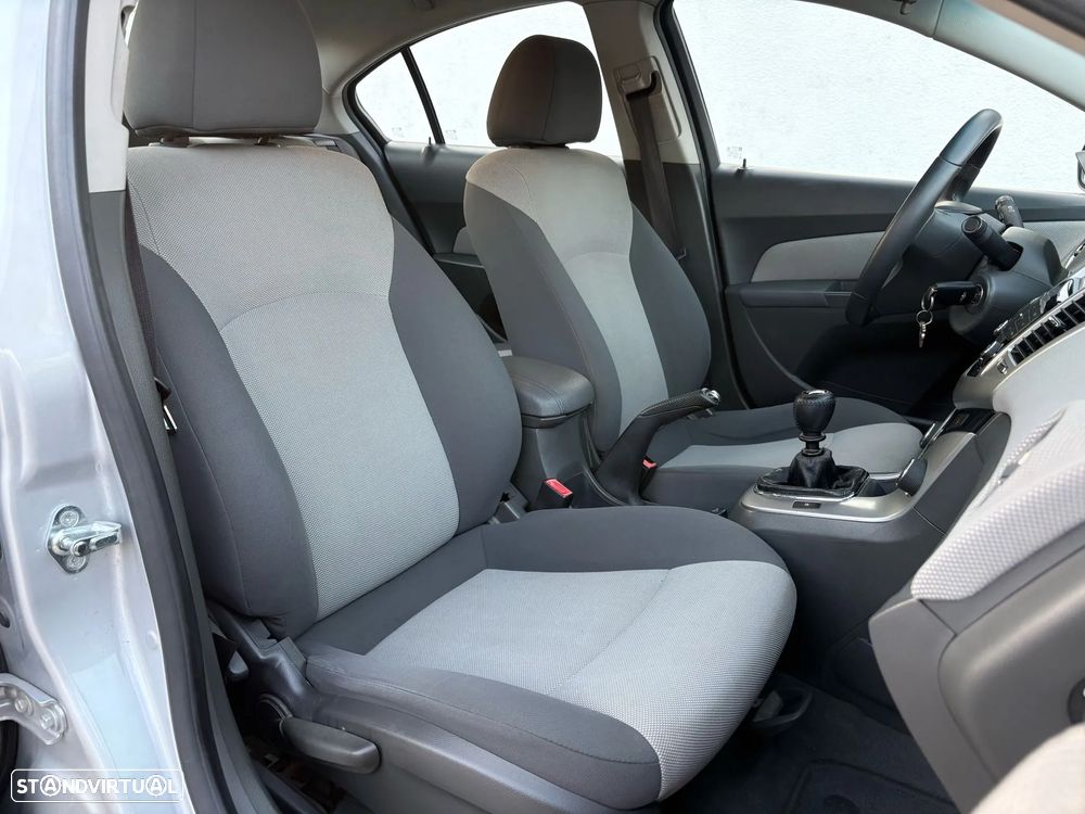 Chevrolet Cruze 1.6 LS - 6