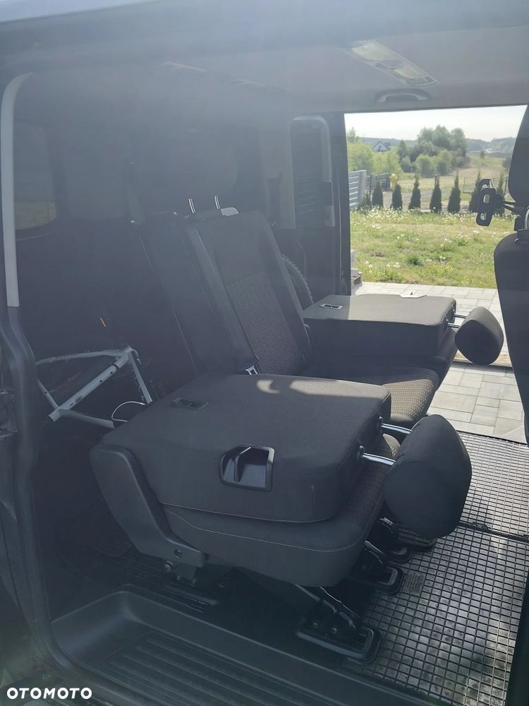 Volkswagen Caravelle - 12