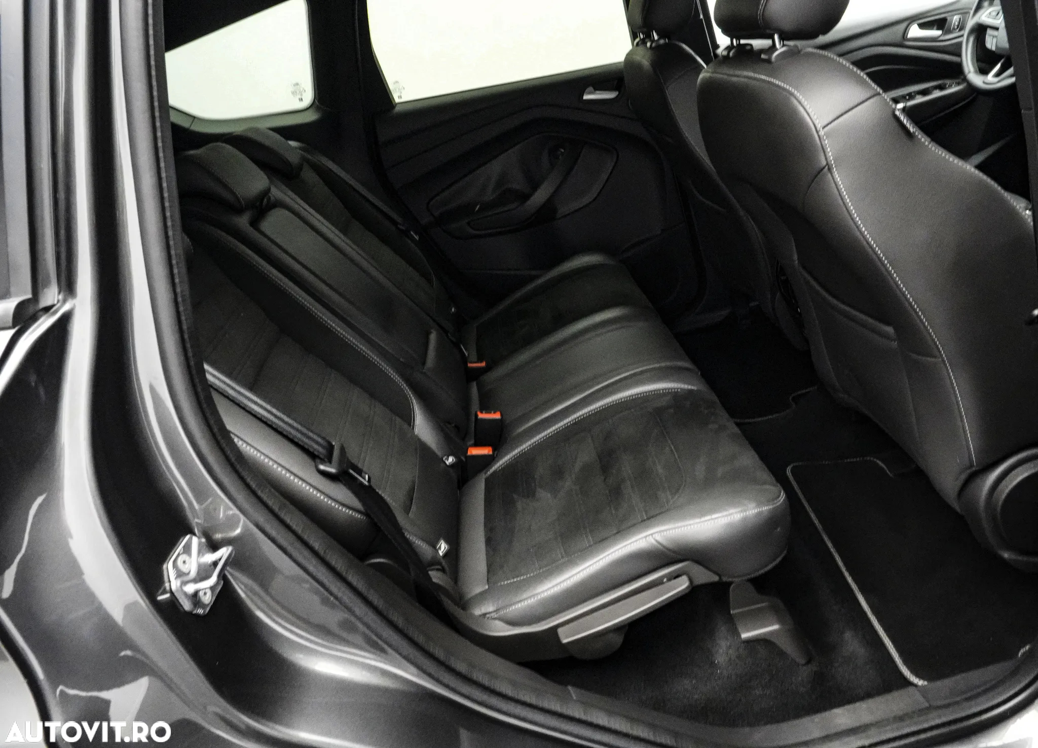 Ford Kuga 2.0 TDCi 4WD Powershift ST-Line - 14