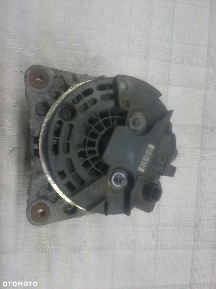 Renault Scenic III 1.9 DCi alternator Bosch 0124525151 8200660041B 150 Amper - 9