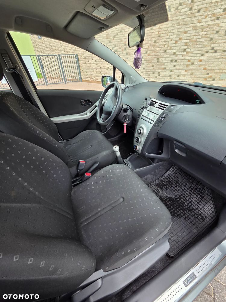 Toyota Yaris - 7