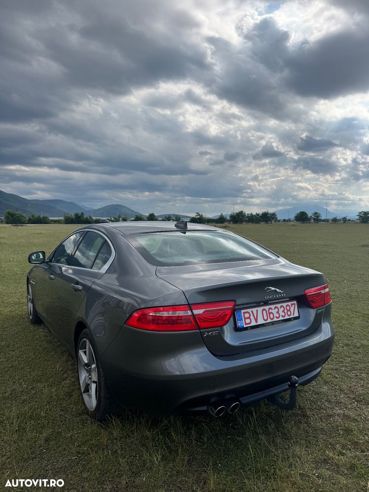 Jaguar XE 2.0 Prestige - 7