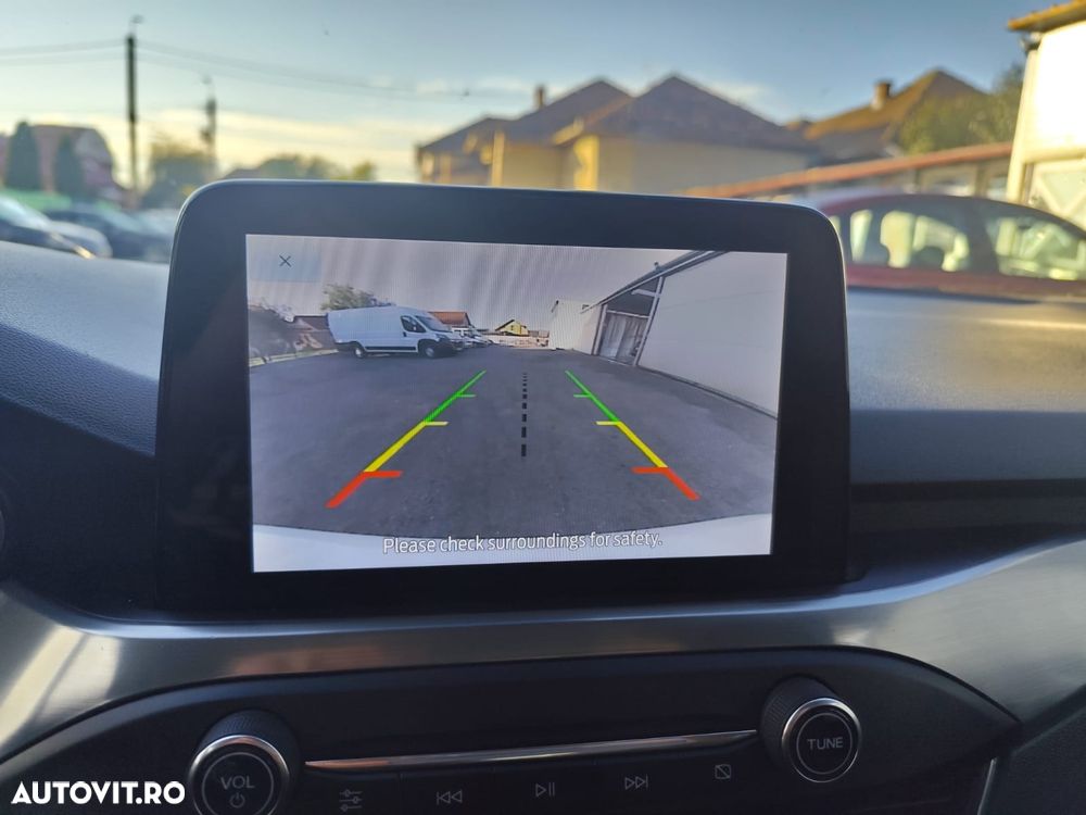 Ford Focus 1.0 EcoBoost Hybrid TITANIUM - 12