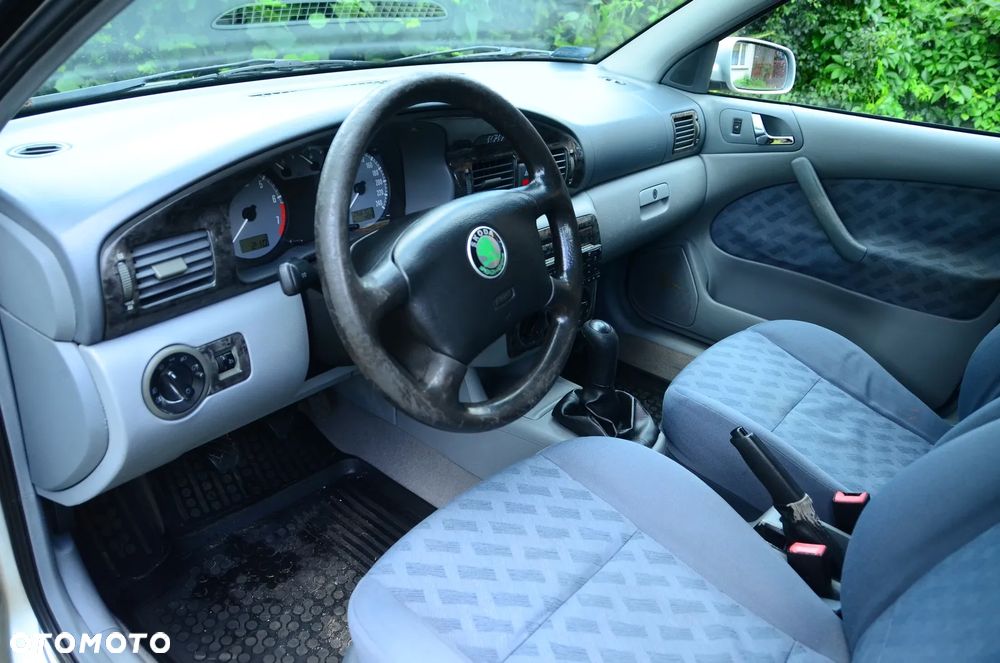 Skoda Octavia 1.6 GLX - 10