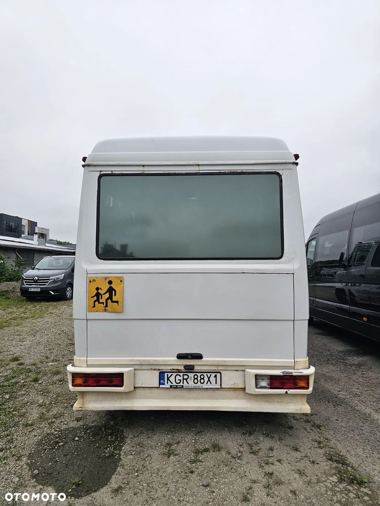 Mercedes-Benz 814 - 4