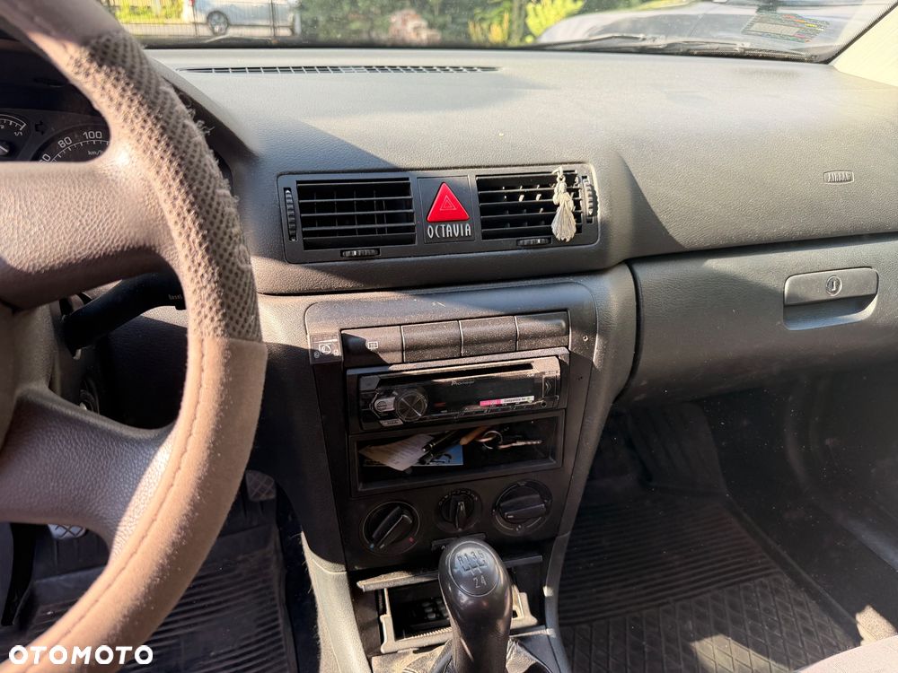 Skoda Octavia 1.6 Tour - 3