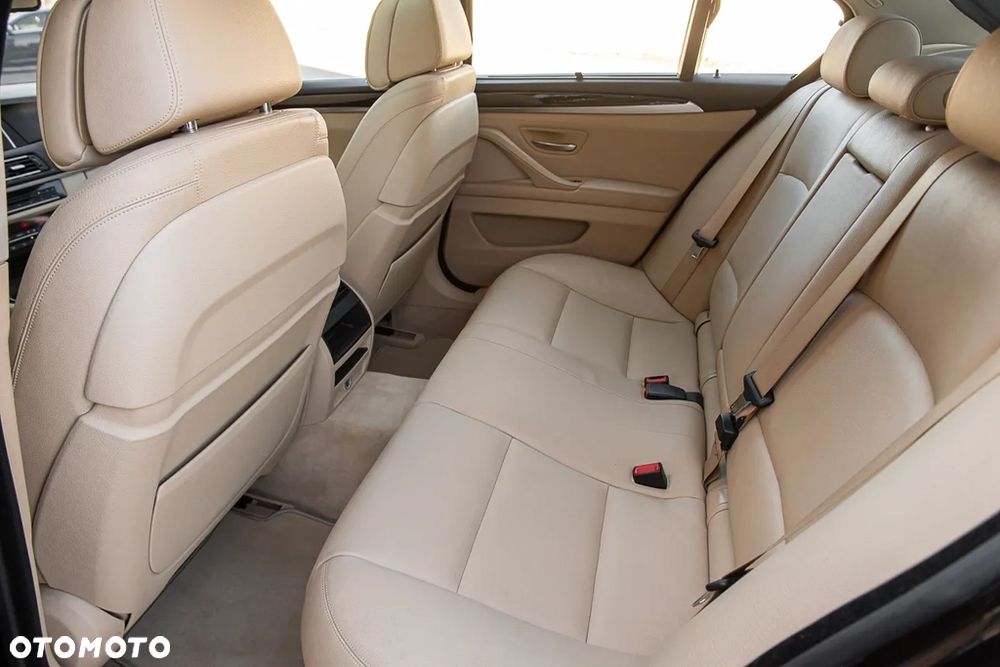 BMW Seria 5 525d Sport-Aut Luxury Line - 8