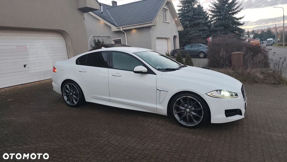 Jaguar XF 3.0 V6 D R-Sport - 25