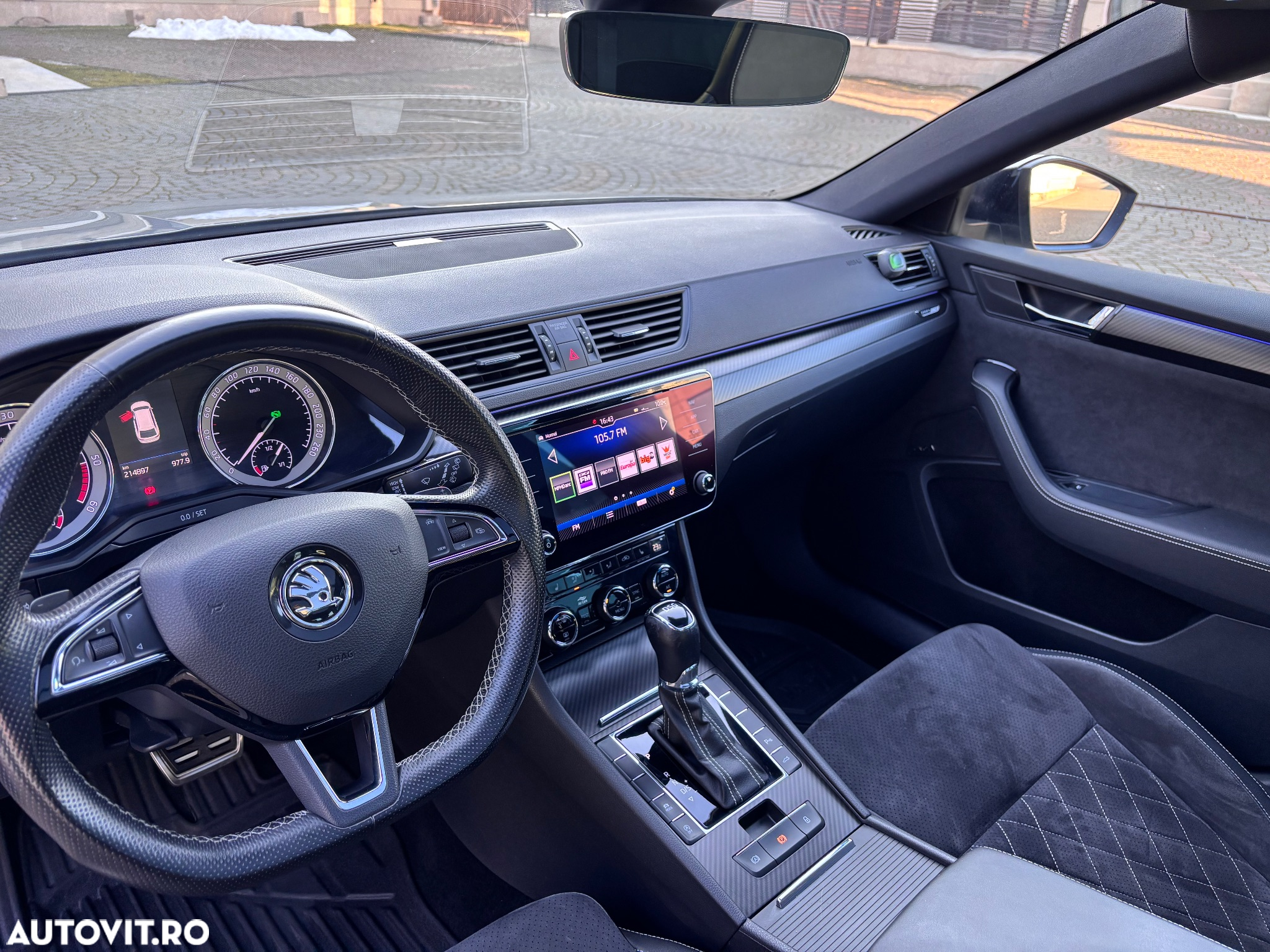 Skoda Superb 2.0 TDI DSG Sportline - 17