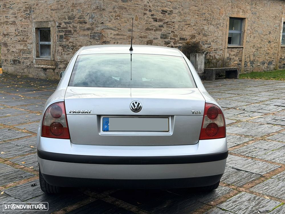 VW Passat 1.9 TDi Confortline Plus 6V - 14