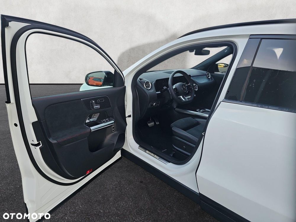 Mercedes-Benz GLA - 10