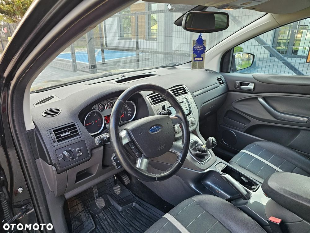 Ford Kuga 2.0 TDCi 2x4 Titanium - 9