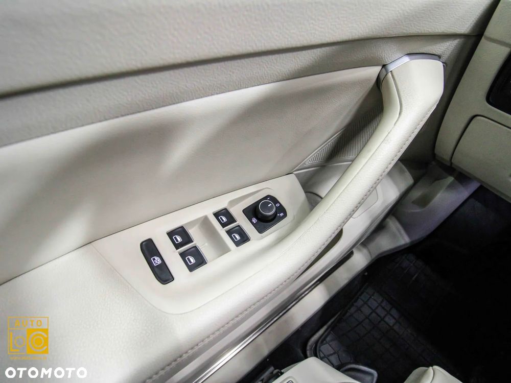 Volkswagen Passat - 31