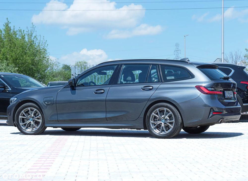 BMW Seria 3 330e Sport Line - 37