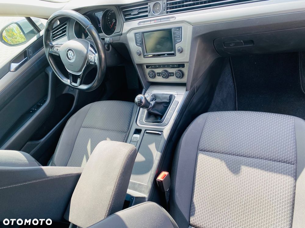 Volkswagen Passat - 13