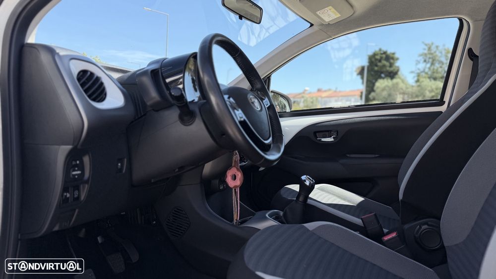 Toyota Aygo 1.0 X-Play - 16