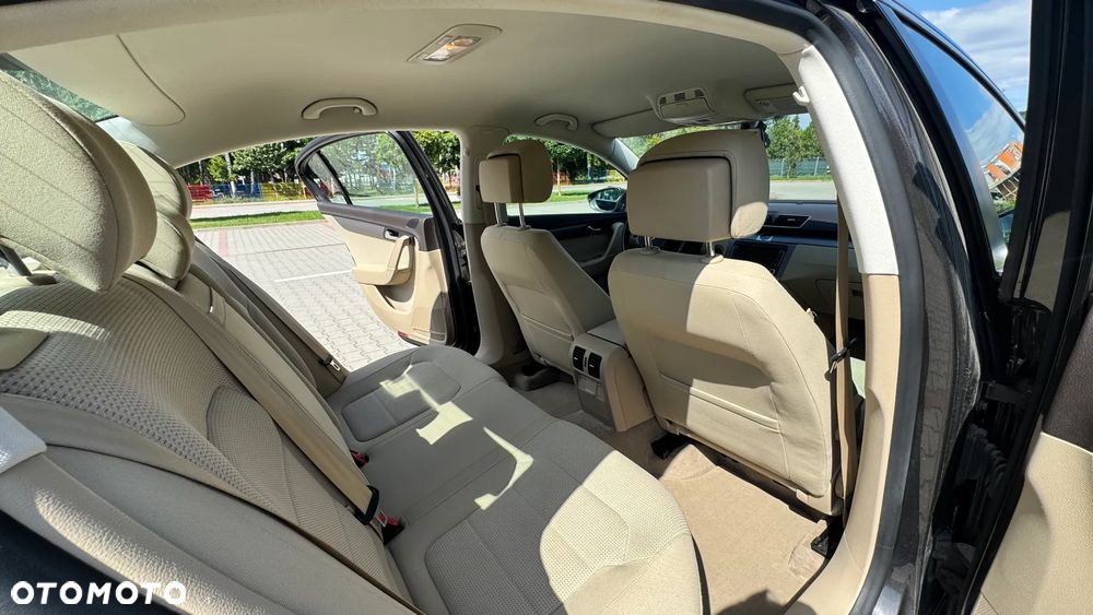 Volkswagen Passat 2.0 TDI DPF Comfortline - 9