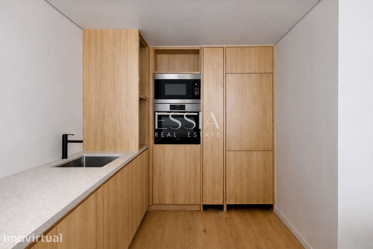 Moradia T4 Triplex com terraço, jardim e piscina no centro de Matosinh - Grande imagem: 2/26