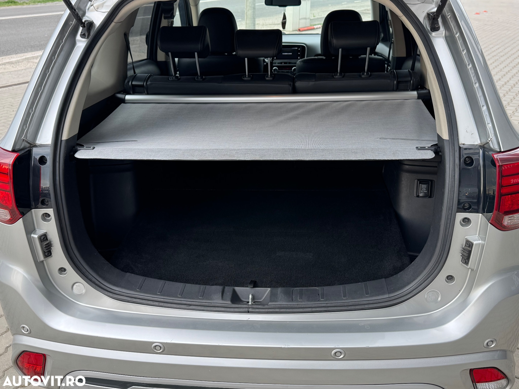 Mitsubishi Outlander 2.4 4WD Plug-In Hybrid Plus - 18
