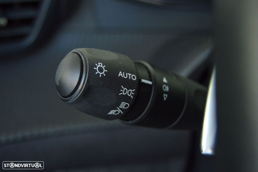 Peugeot 208 1.2 Hybrid Allure e-DCS6 - 34