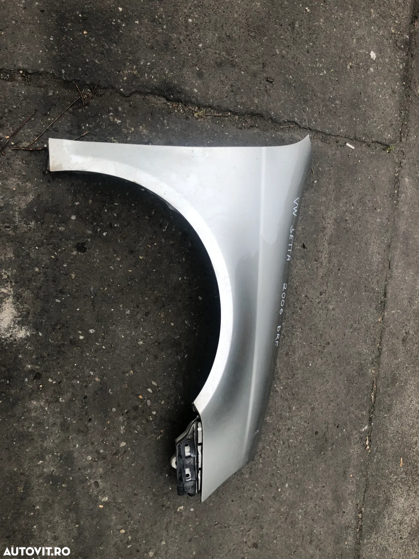 Aripa dreapta fata VW Volkswagen Jetta bej auriu 2006 - 3