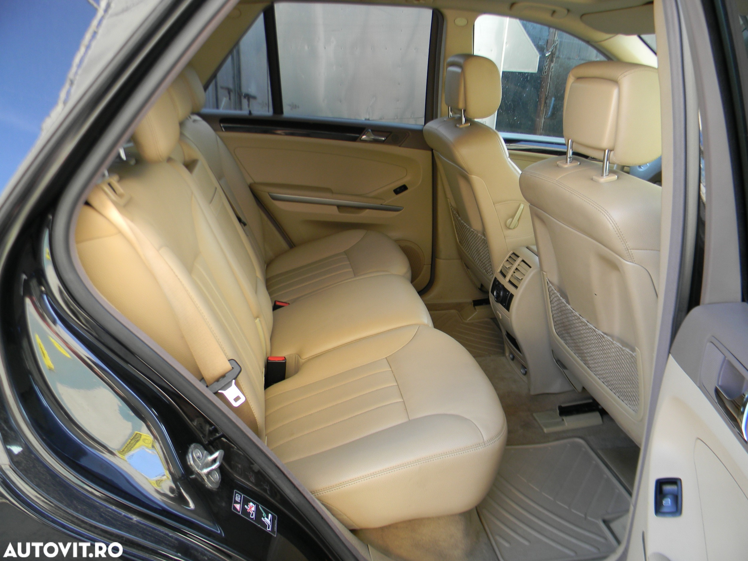 Dezmembrari  Mercedes-Benz ML / M-CLASS (W164)  2005  > 0000 ML 300 C - 18