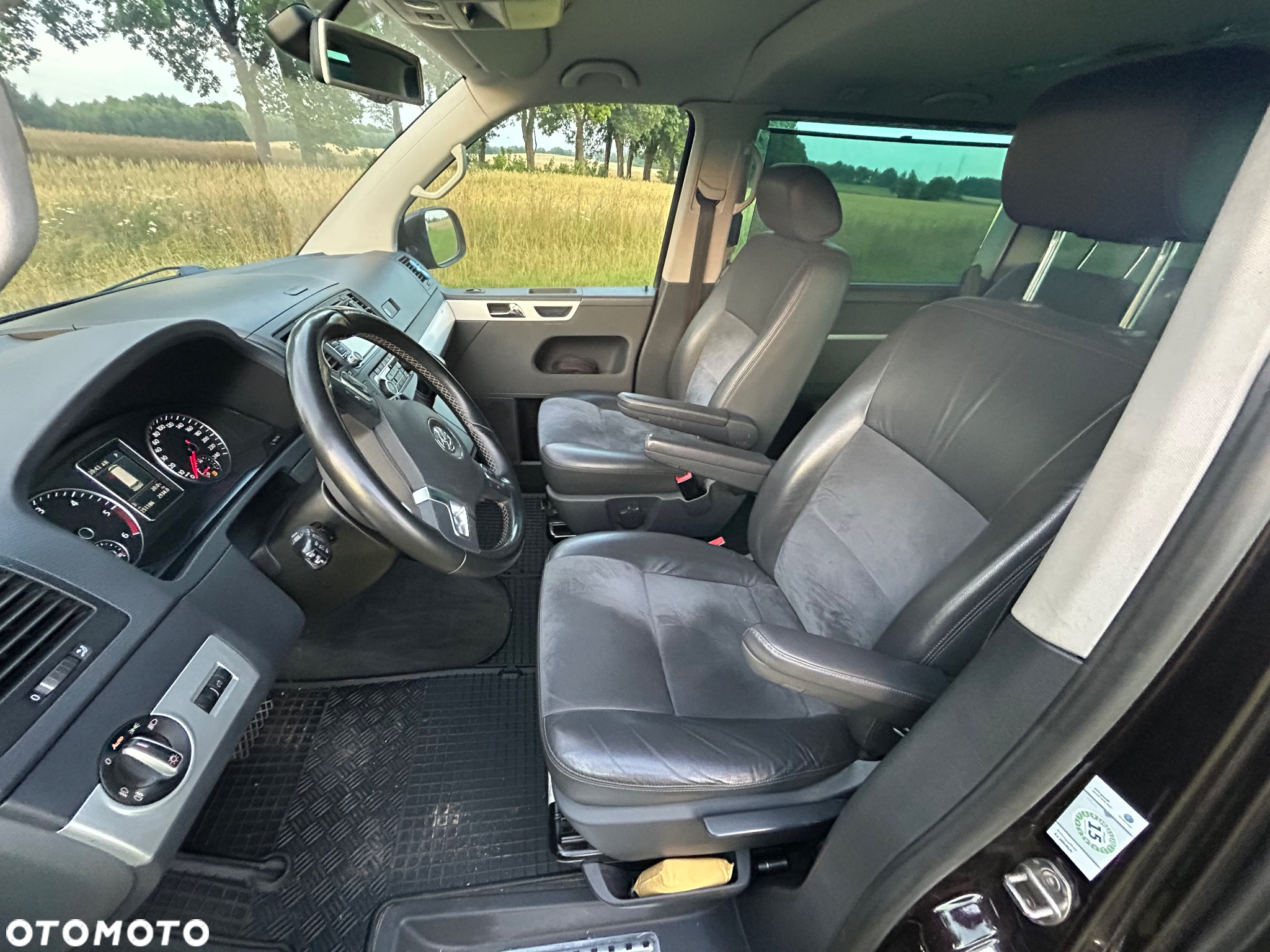 Volkswagen Multivan - 15