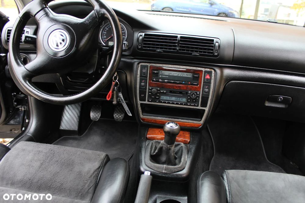 Volkswagen Passat 1.9 TDI Exclusive - 17