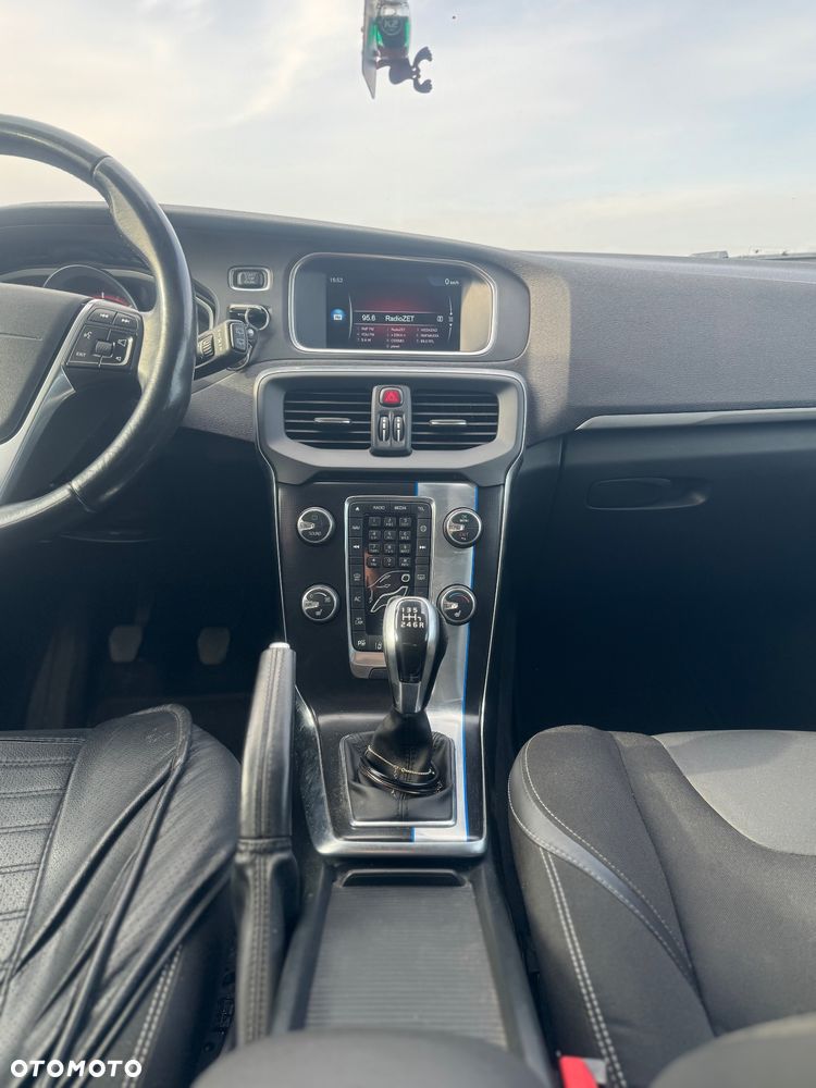 Volvo V40 D3 R-Design - 6