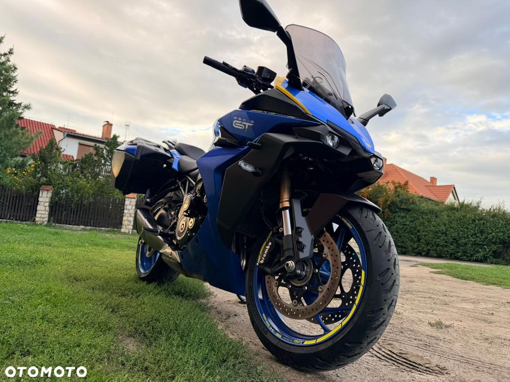Suzuki GSX - 3