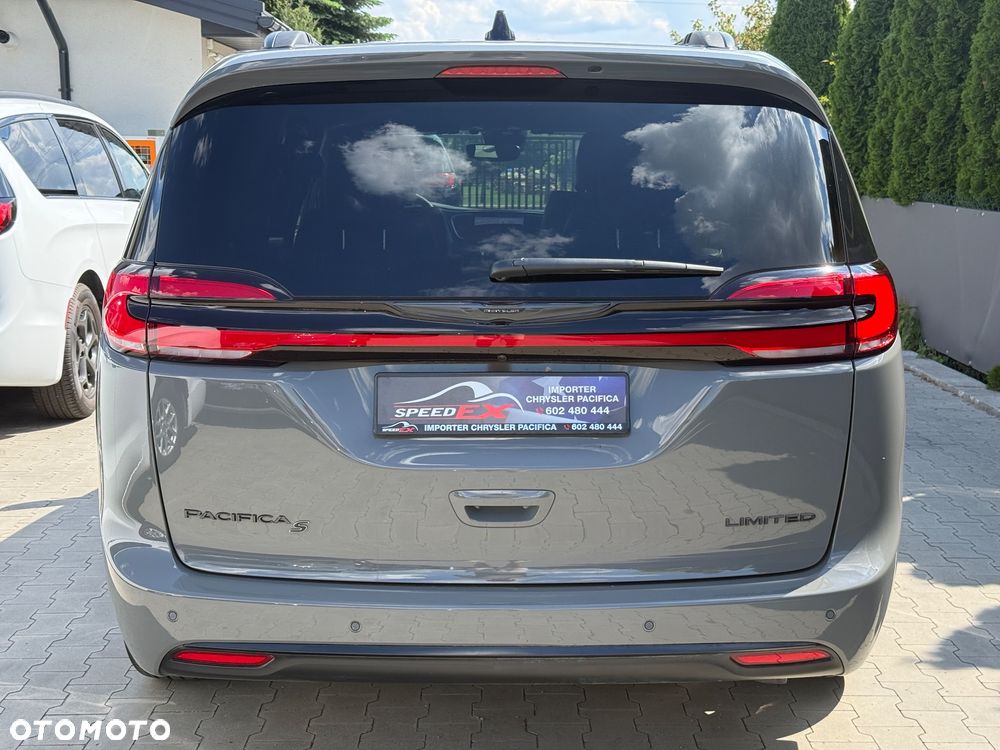Chrysler Pacifica - 11