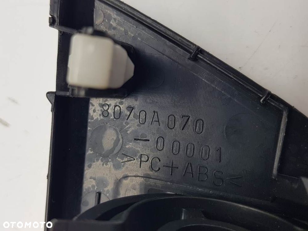 KRATKA NAWIEWU 8070A070 PRAWA PAJERO IV 2007 EU - 6