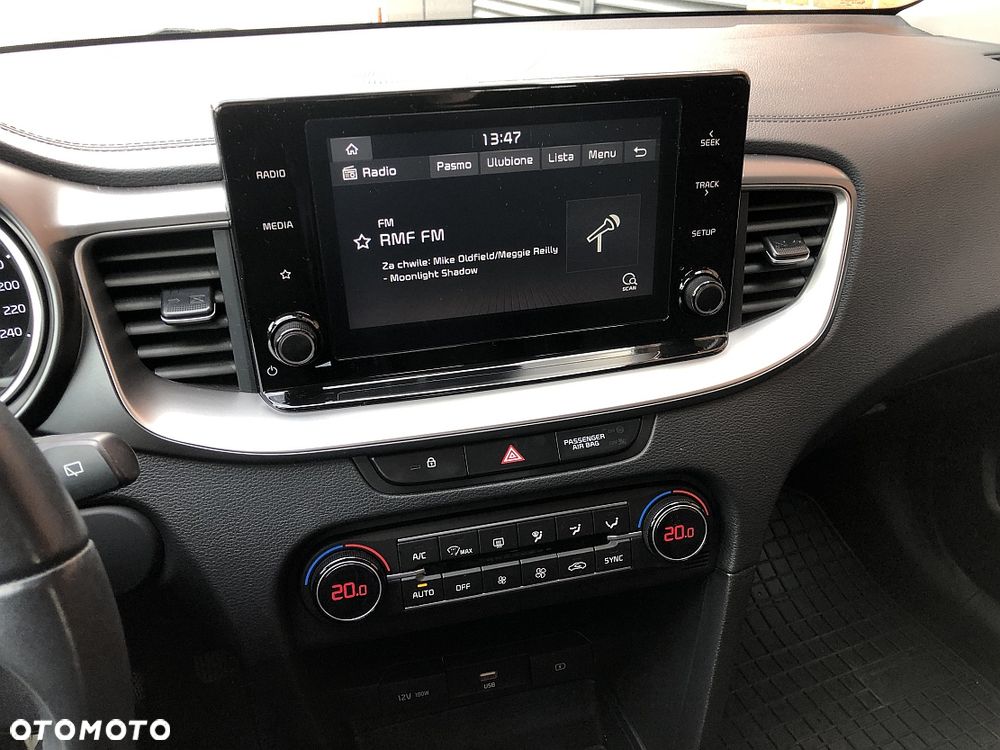 Kia Ceed - 11