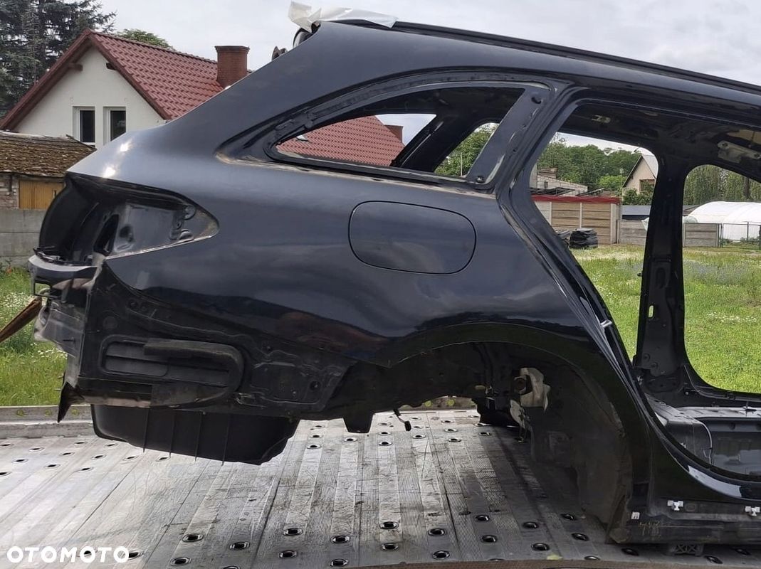 MERCEDES C KLASA W205 ĆWIARTKA TYŁ PRAWA BŁOTNIK PRAWY - 1
