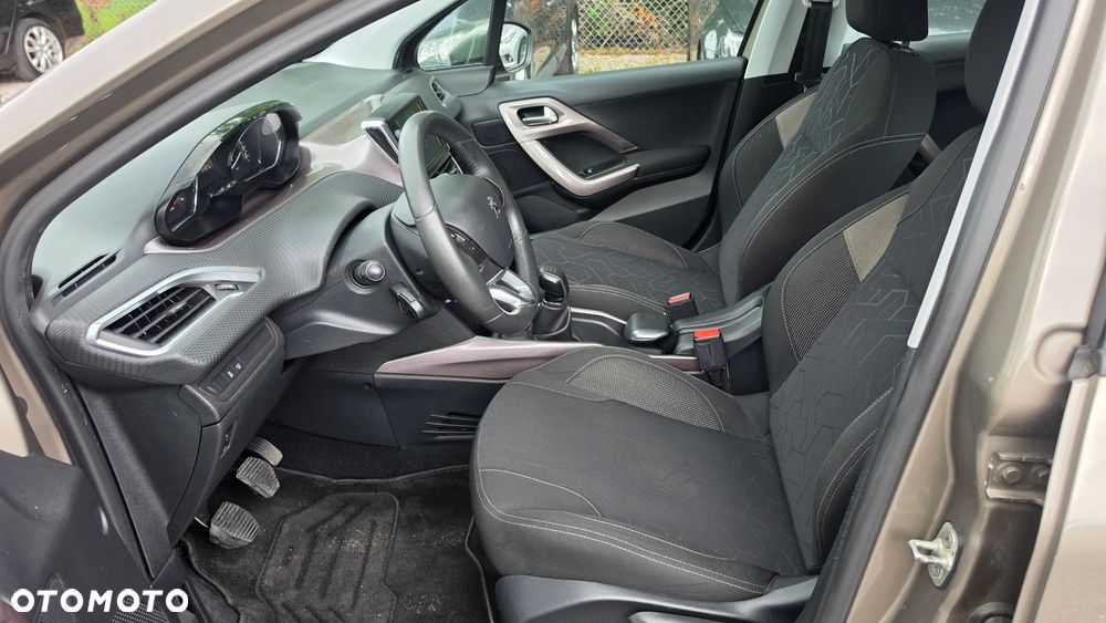 Peugeot 2008 1.6 e-HDi Style S&S - 15
