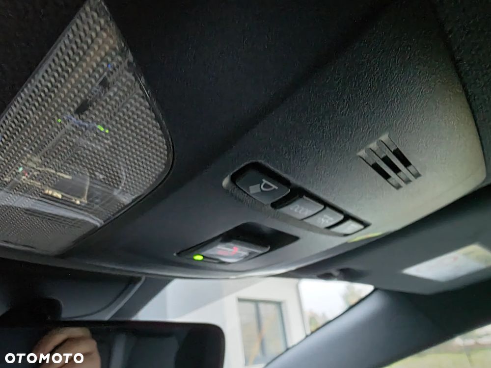 Toyota Corolla 1.8 Hybrid Comfort - 36