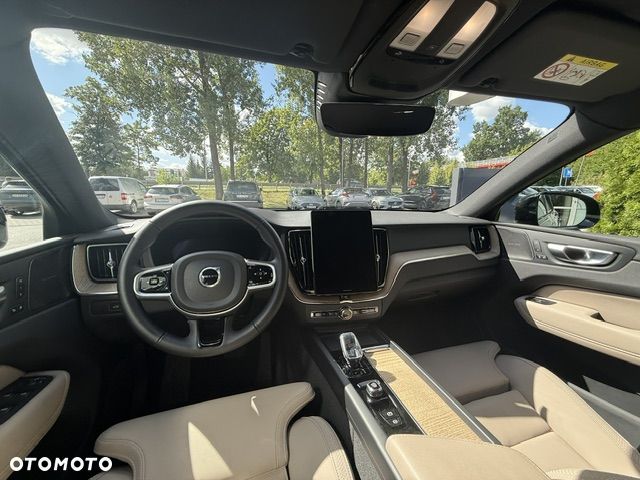 Volvo XC 60 B5 B AWD Plus Dark - 18