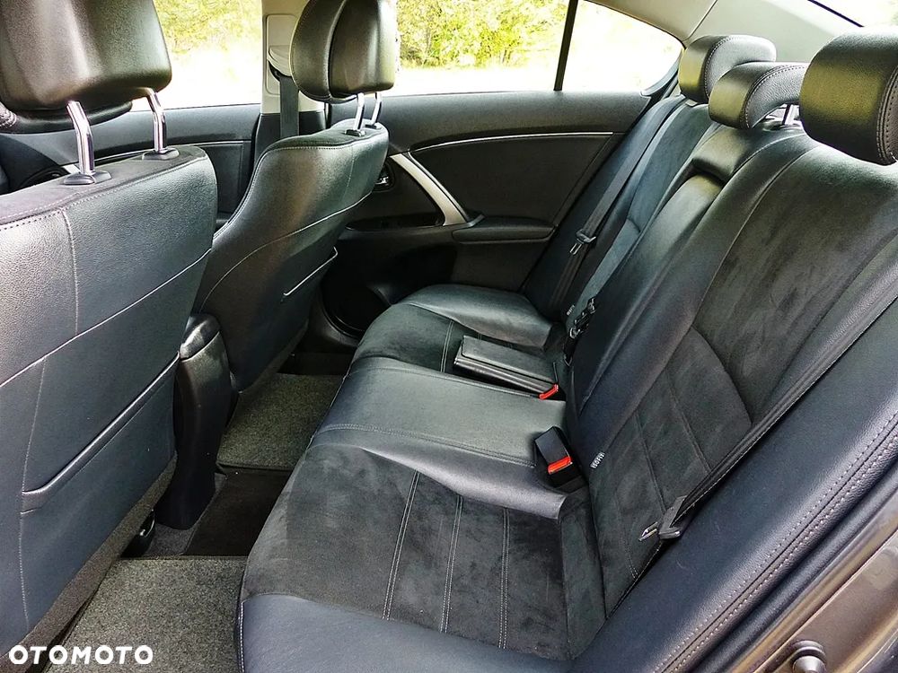 Toyota Avensis 1.8 Premium - 22