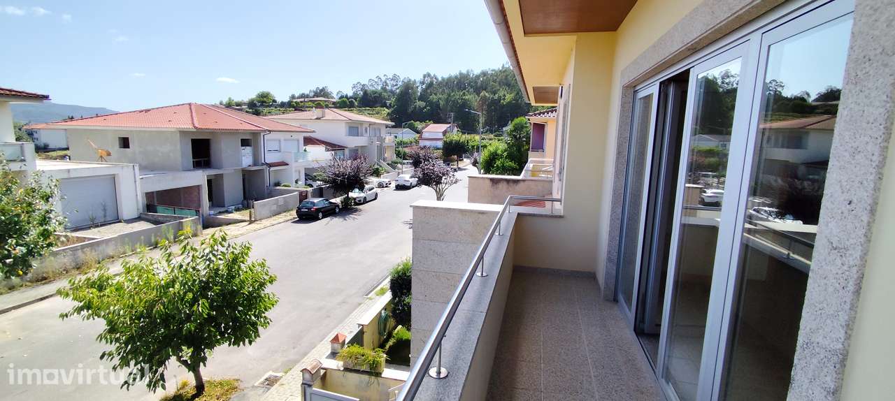 Moradia T3 geminada em Figueiredo (Amares) - Grande imagem: 4/22