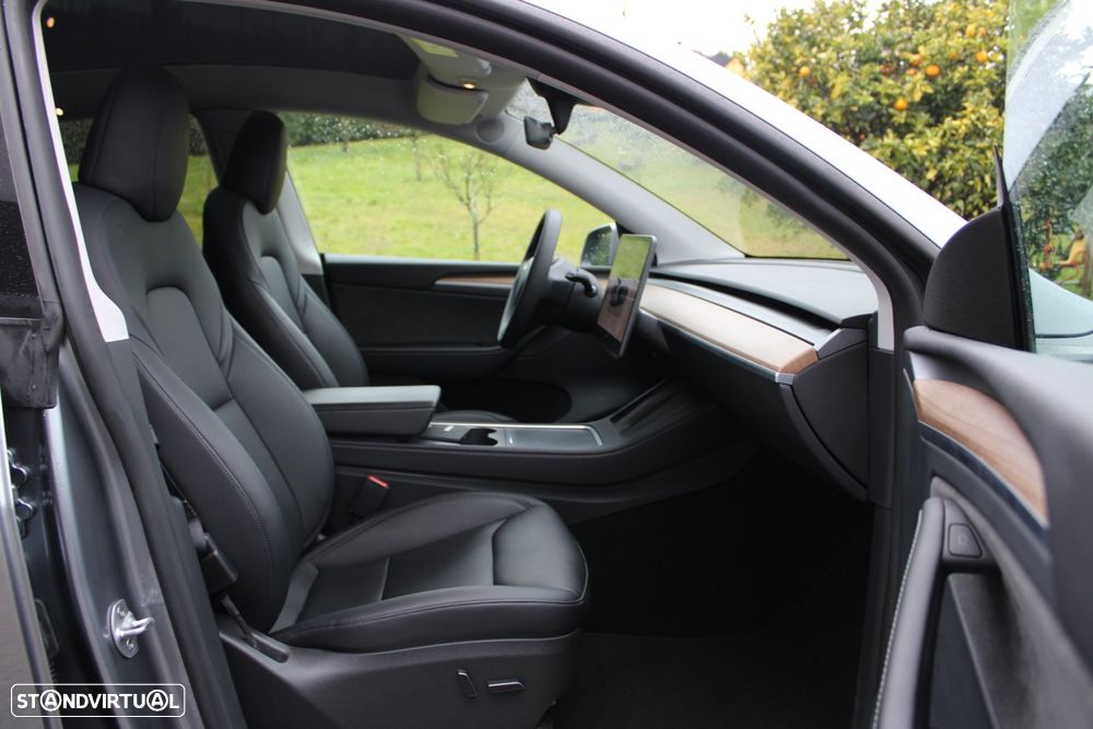 Tesla Model Y Long Range Dual Motor AWD - 23