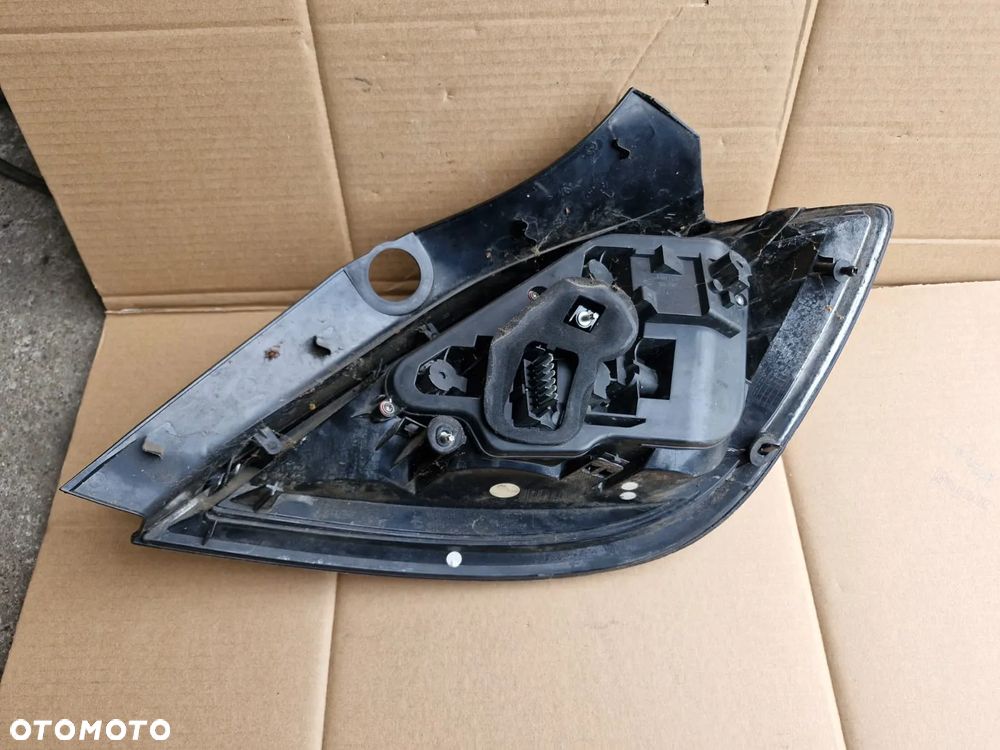Lampa prawa tylna prawy tył Opel Astra H III hatchback 5 drzwi - 4