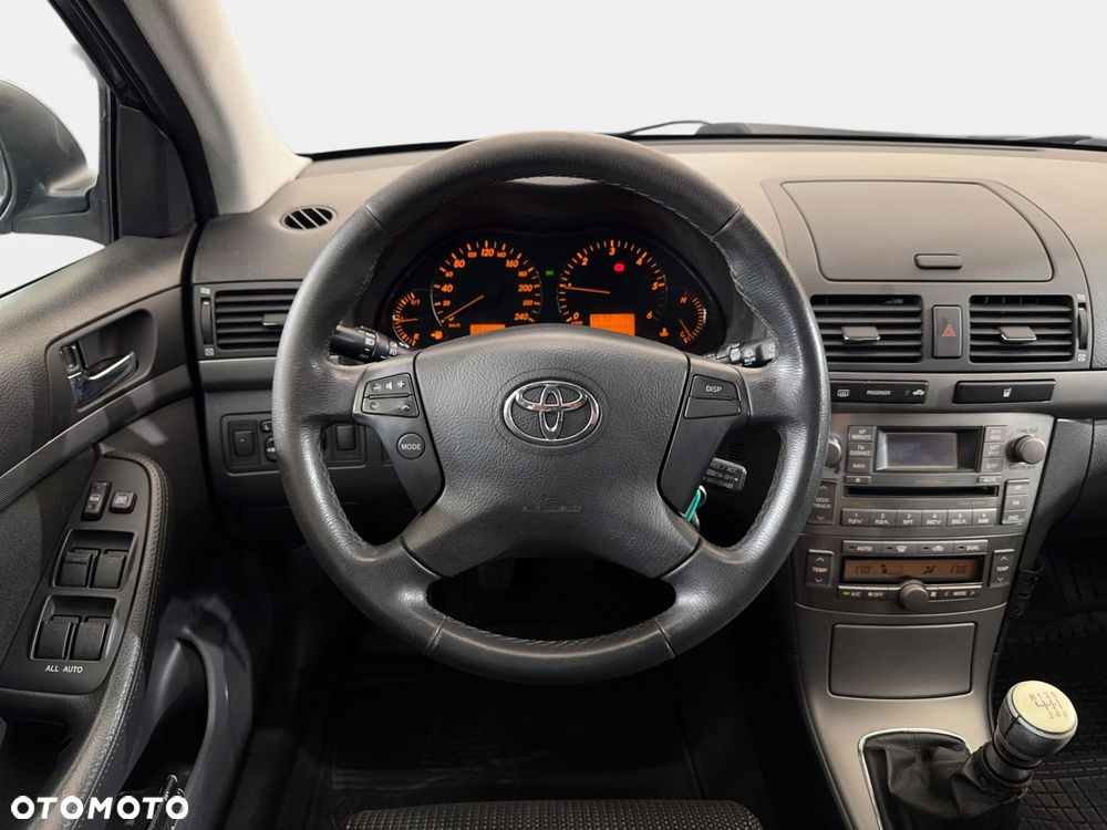 Toyota Avensis - 15