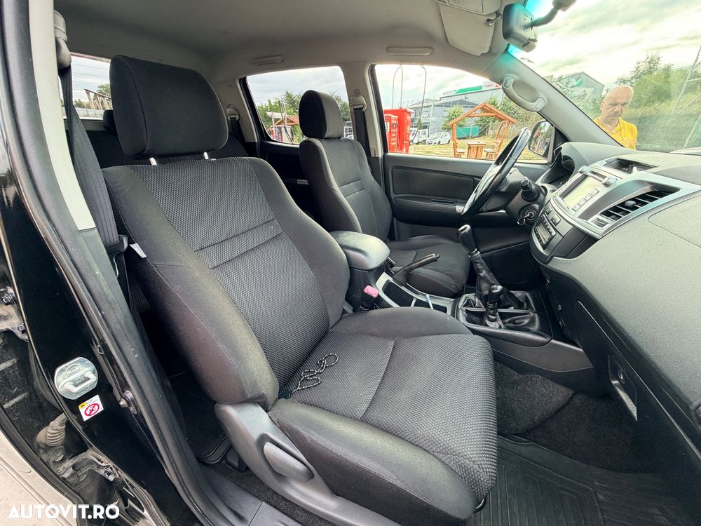 Toyota Hilux 4x4 Cabina Dubla Style - 13